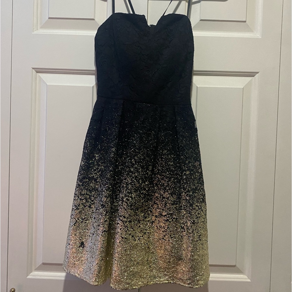 Women’s 7 B. Smart Gold and Black Strapless Dress